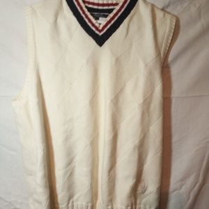 TOMMY HILFIGER VEST SIZE LARGE